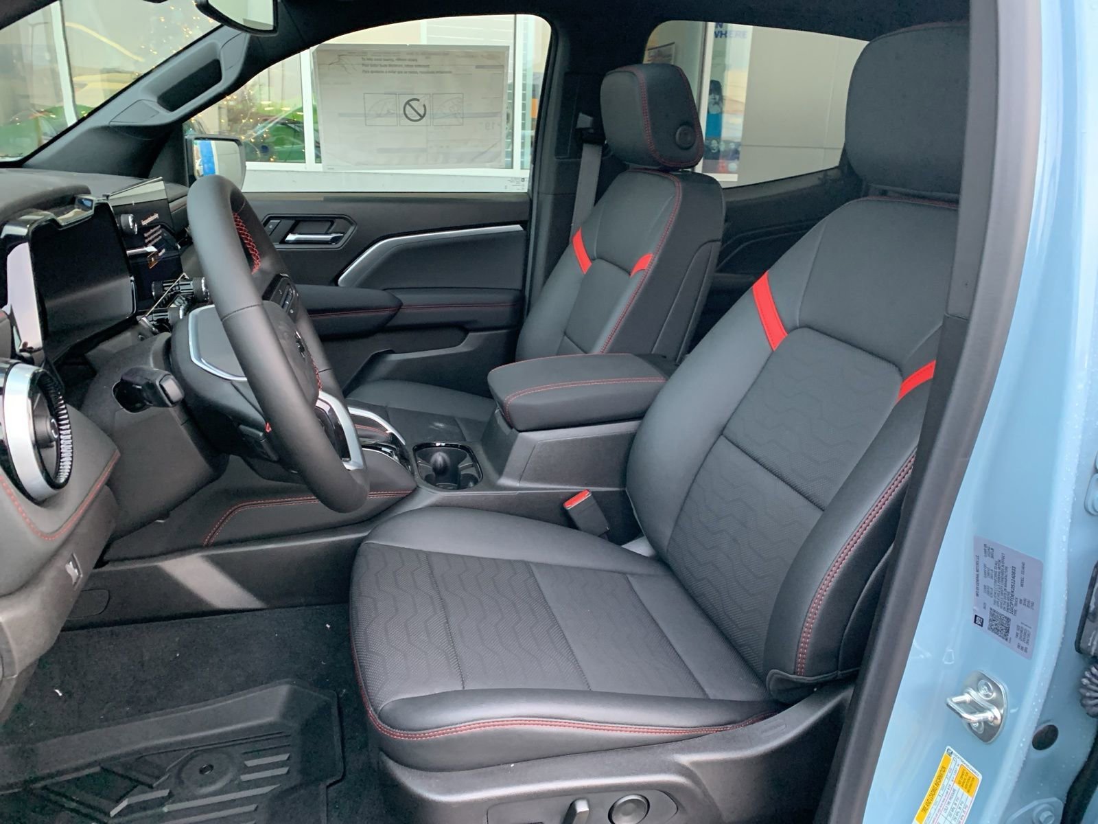 2025 Chevrolet Colorado Z71 - Photo 17