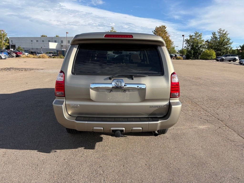 Used 2007 Gold Toyota Sport image 6