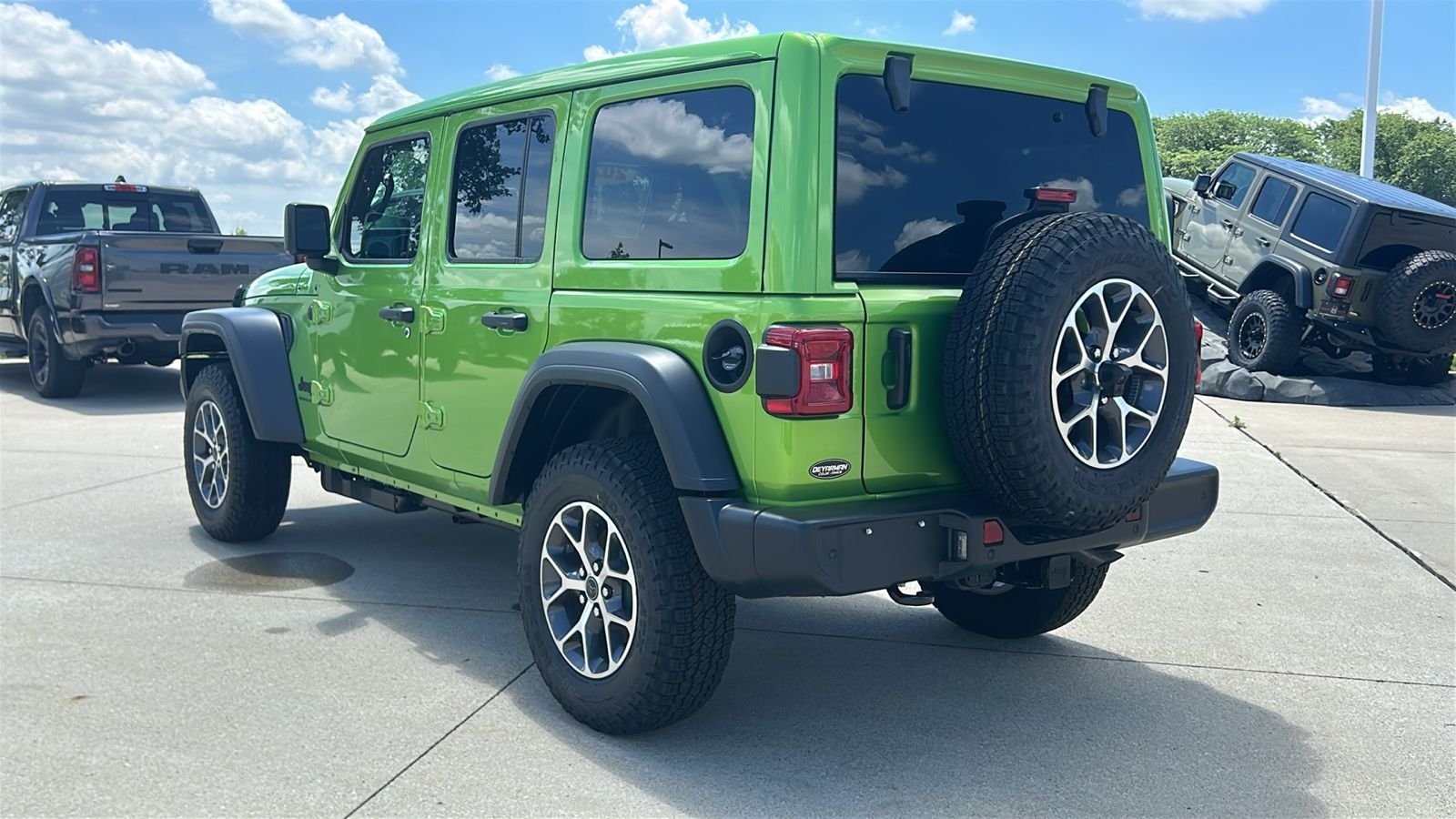 New 2026 Mojito Clear-Coat Exterior Paint Jeep Sport S image 6
