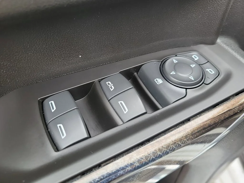 Used 2020  Chevrolet LT image 17