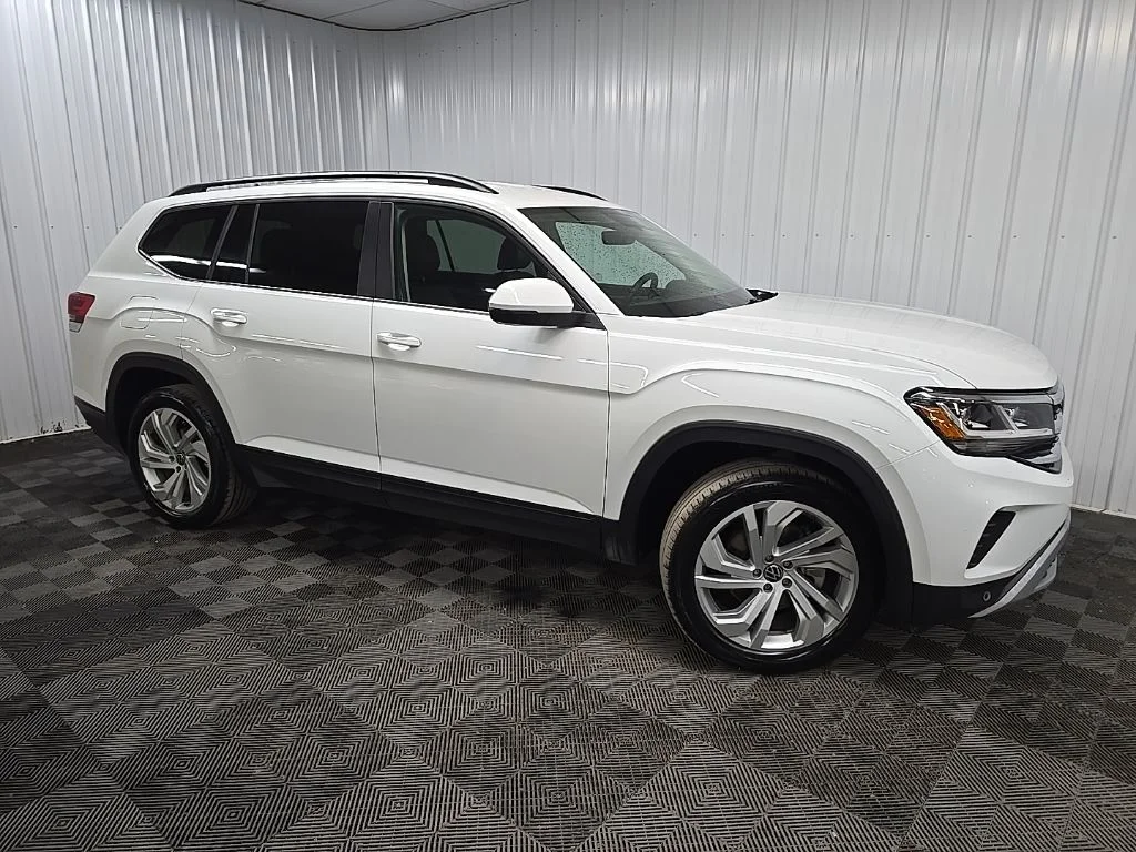 Used 2022 White Volkswagen 3.6L V6 SE w/Technology image 1