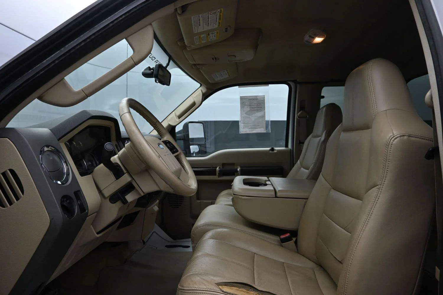 Used 2008 White Ford XL image 19