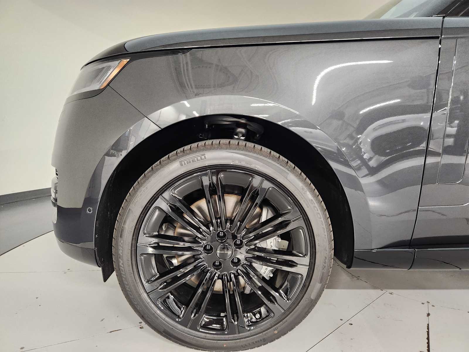 New 2026 Carpathian Grey Premium Metallic Land Rover SE image 11