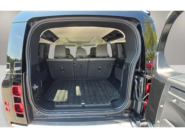 Used 2022 Black Land Rover 110 SE image 32
