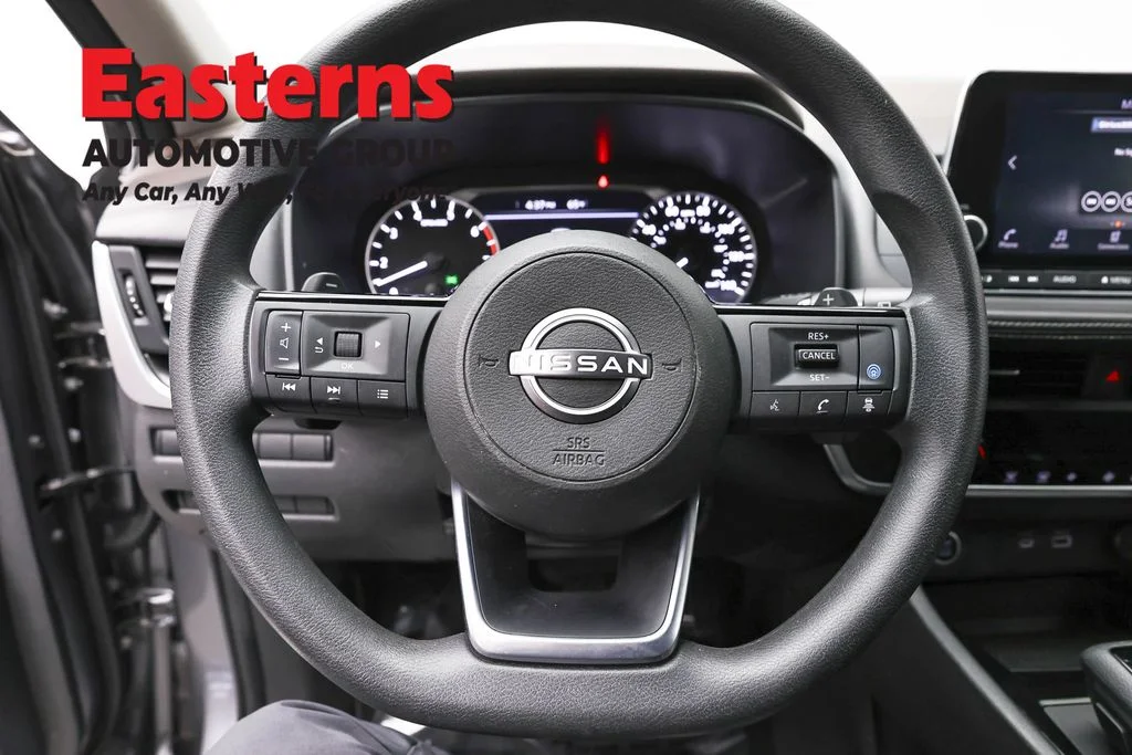 Used 2023 Gray Nissan SV image 10