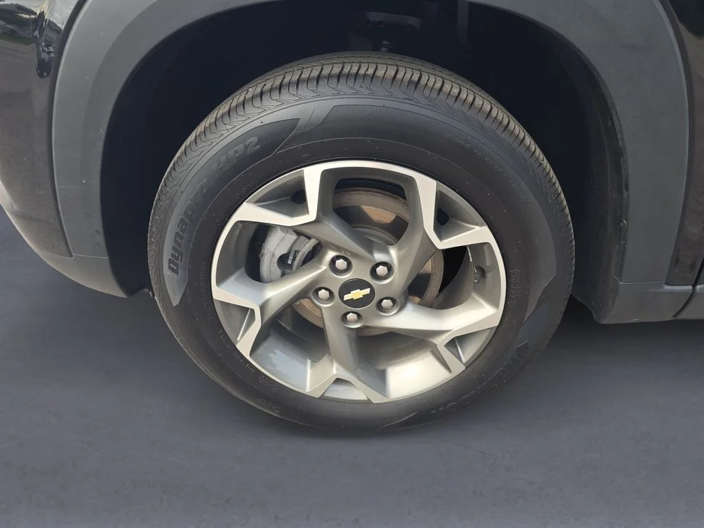 Used 2025 Mosaic Black Metallic Chevrolet LT image 10