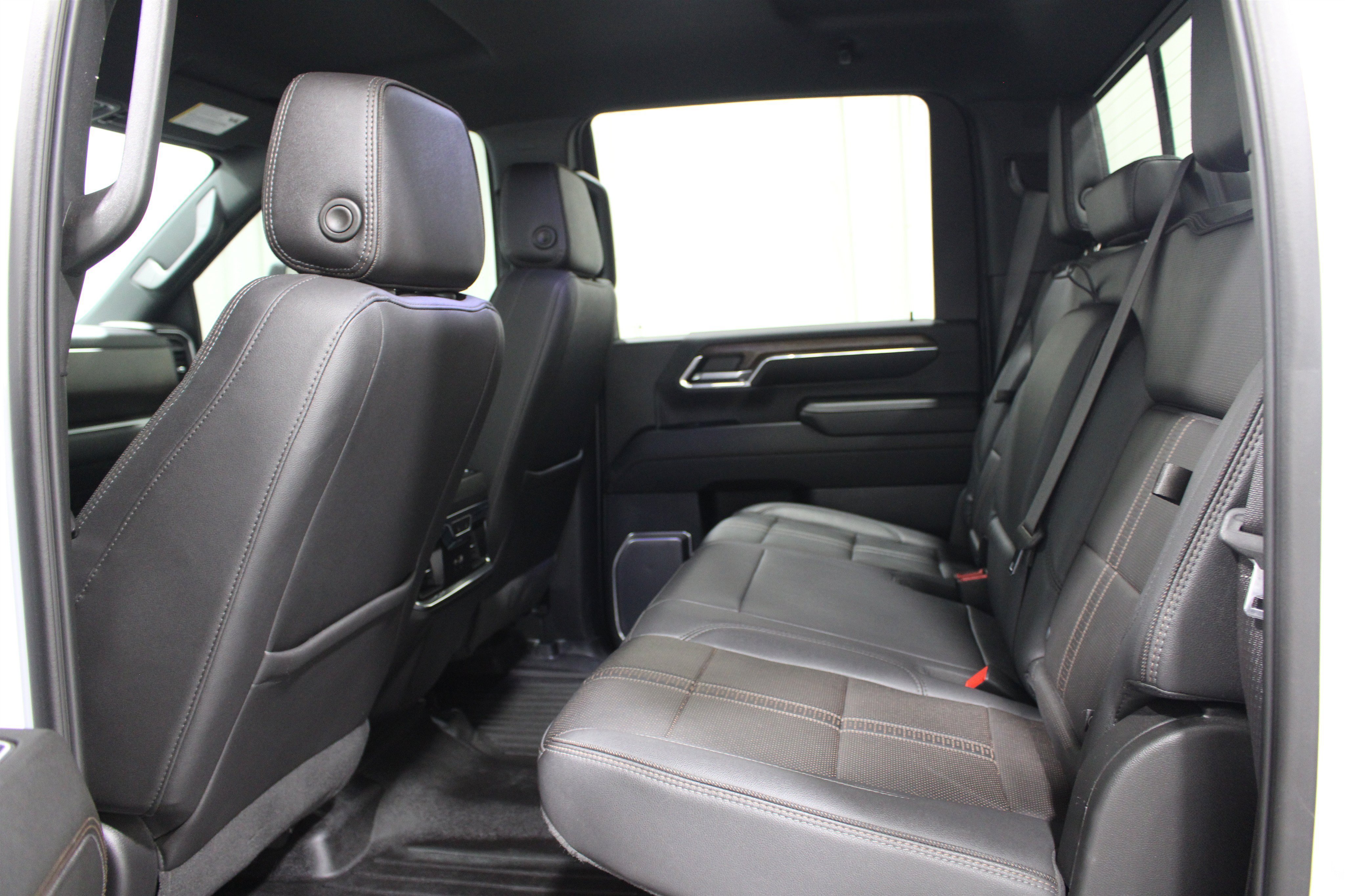 Used 2024 Iridescent Pearl Tricoat Chevrolet High Country image 24