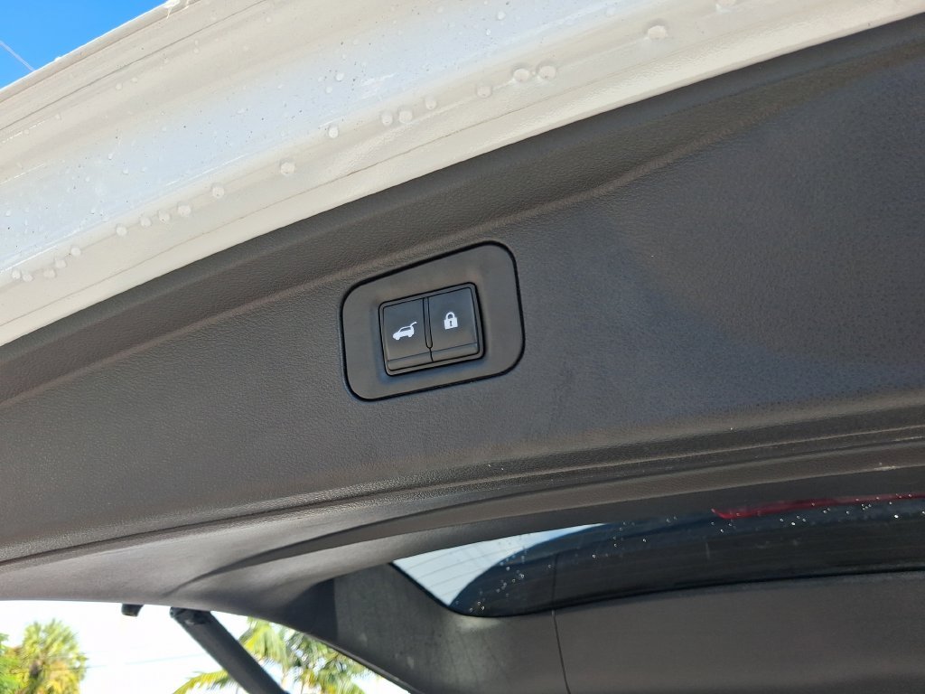 Used 2025 White Nissan Platinum Reserve image 13