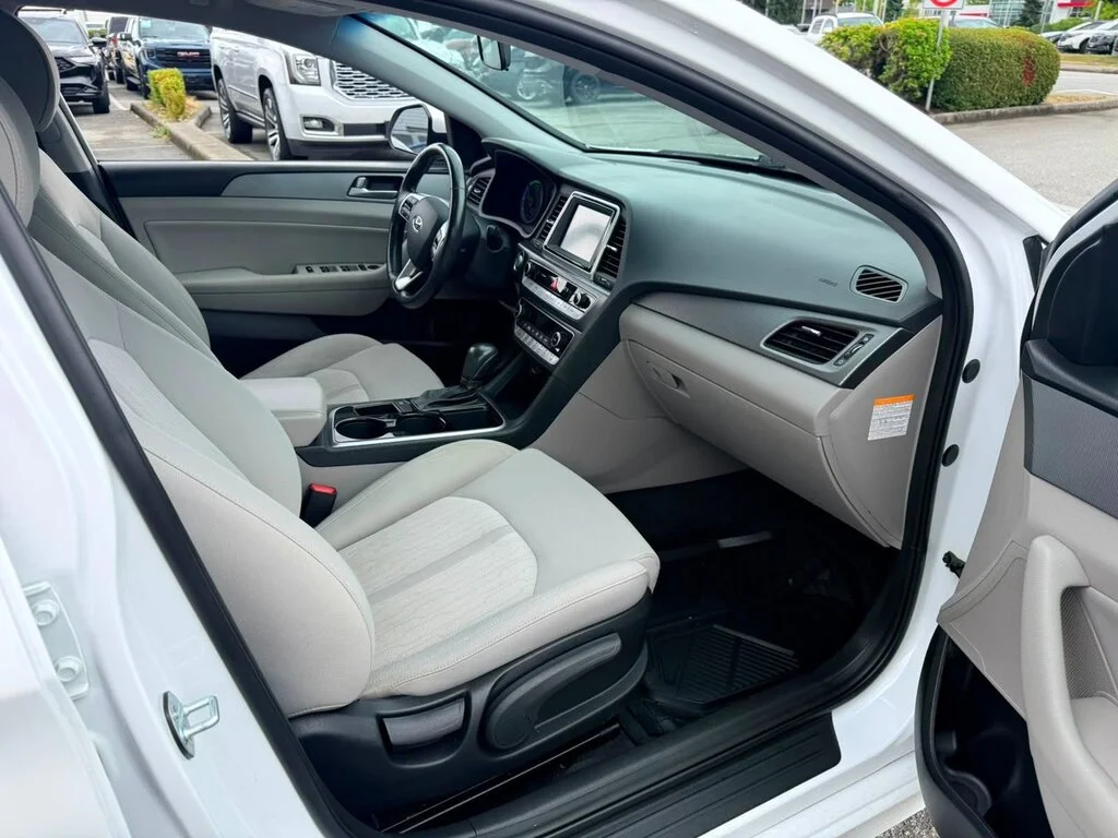 Used 2019 Hyper White Hyundai Hybrid Preferred Dilawri Certified   Local BC   Cl image 17