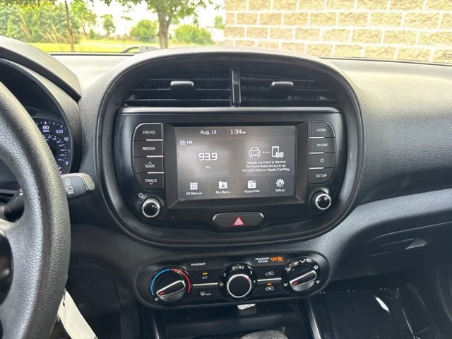 Used 2020 Black Kia S image 23