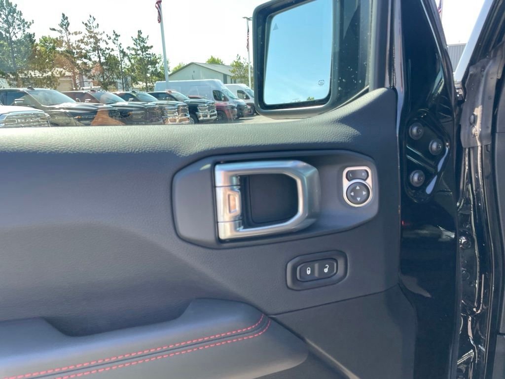New 2026 Black Clear-Coat Exterior Paint Jeep Rubicon X image 17