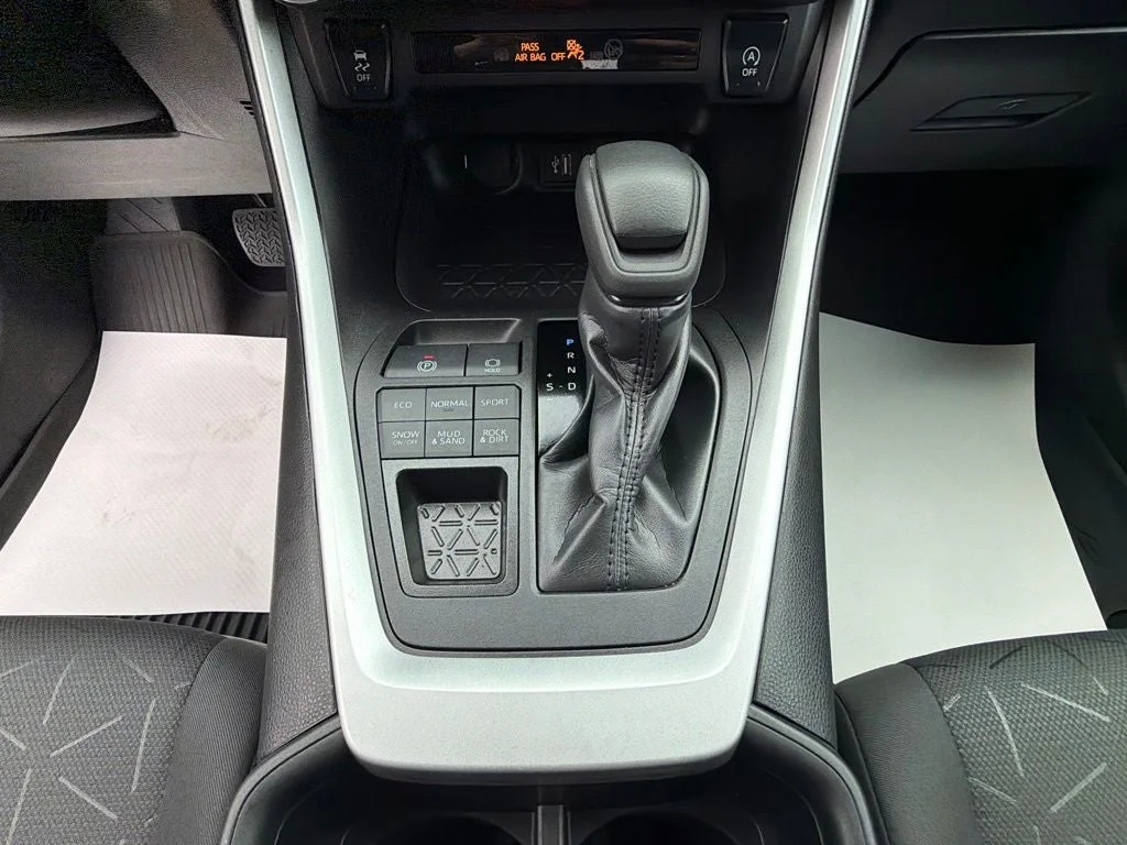 Used 2024 Silver Sky Metallic Toyota XLE image 19