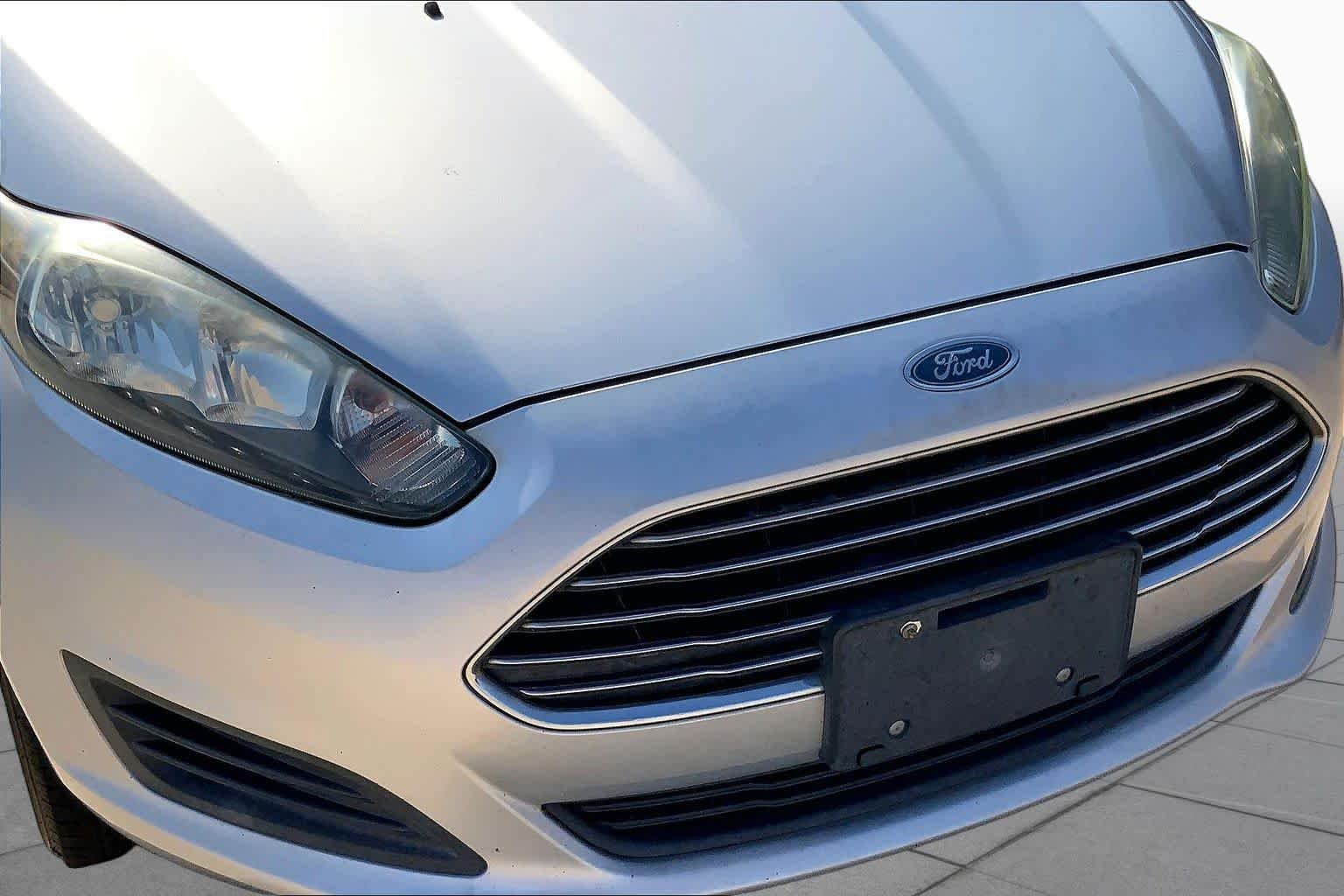 Used 2014 Ingot Silver Metallic Ford SE image 25