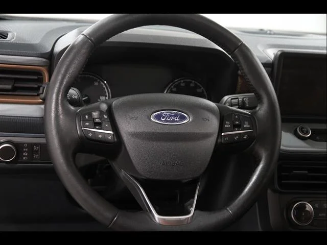 Used 2022 Hot Pepper Red Metallic Tinted Clearcoat Ford Lariat image 31