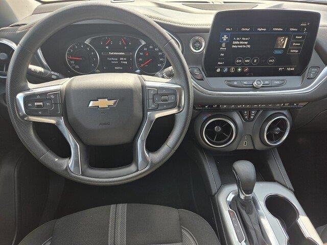 Used 2025 Summit White Chevrolet LT image 24
