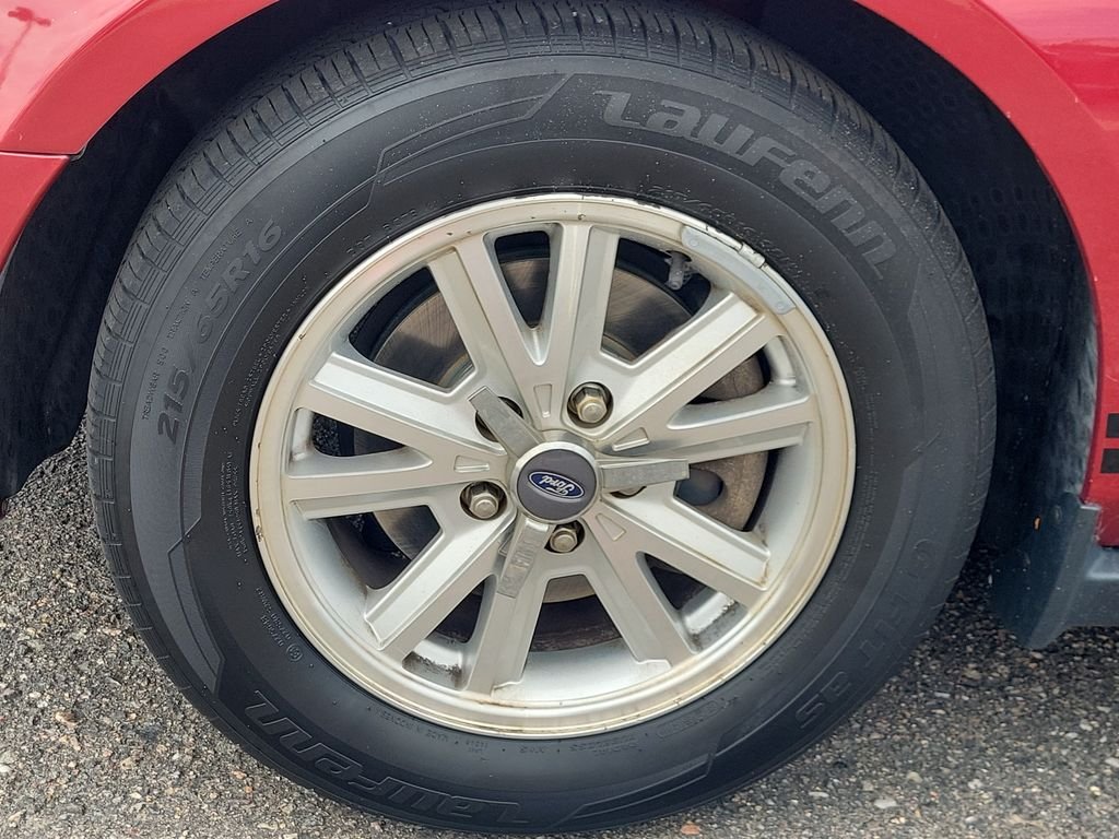 Used 2007 Red Ford V6 Deluxe image 21