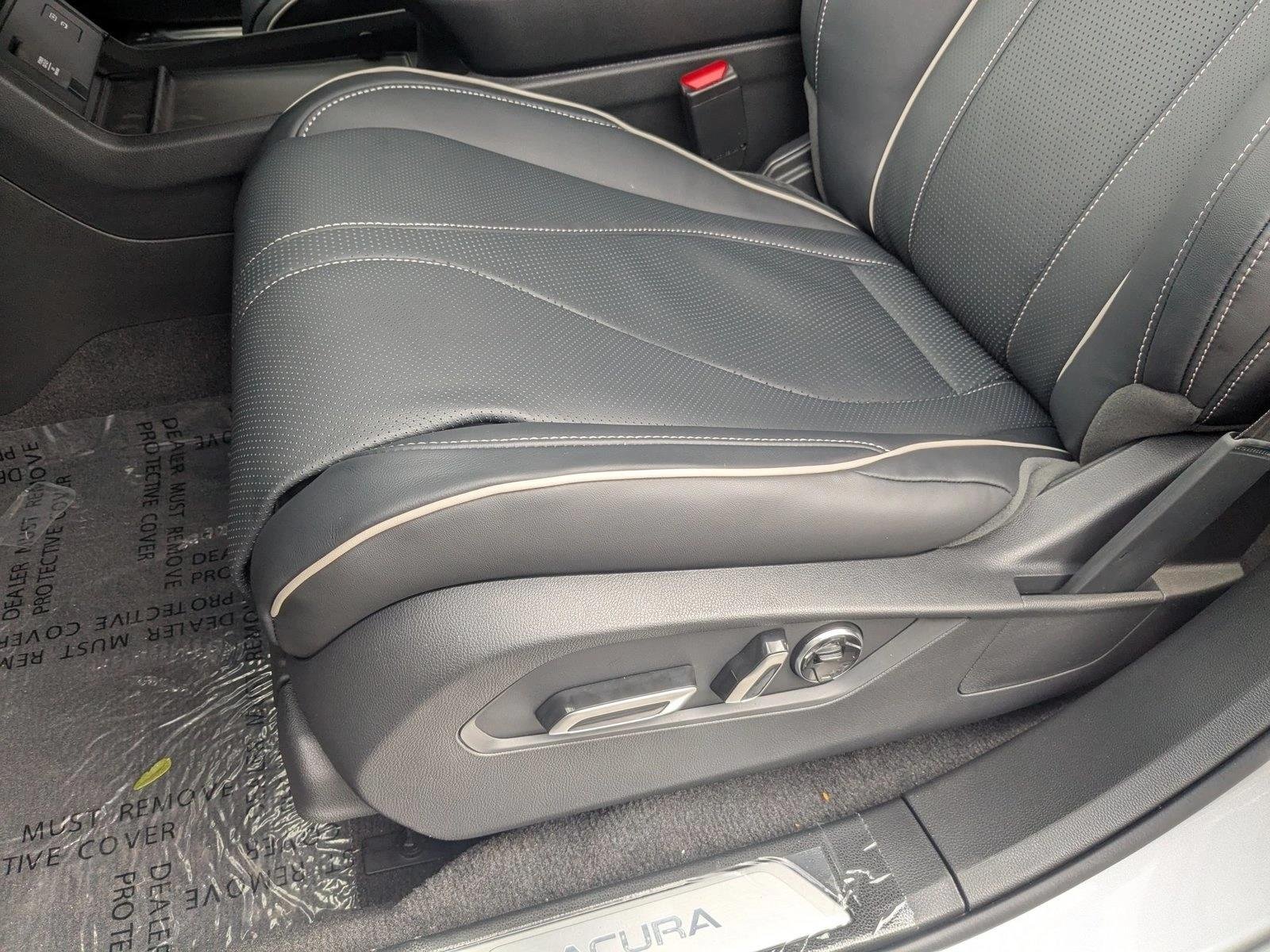 Used 2025 Solar Silver Metallic Acura w/Advance Package image 4