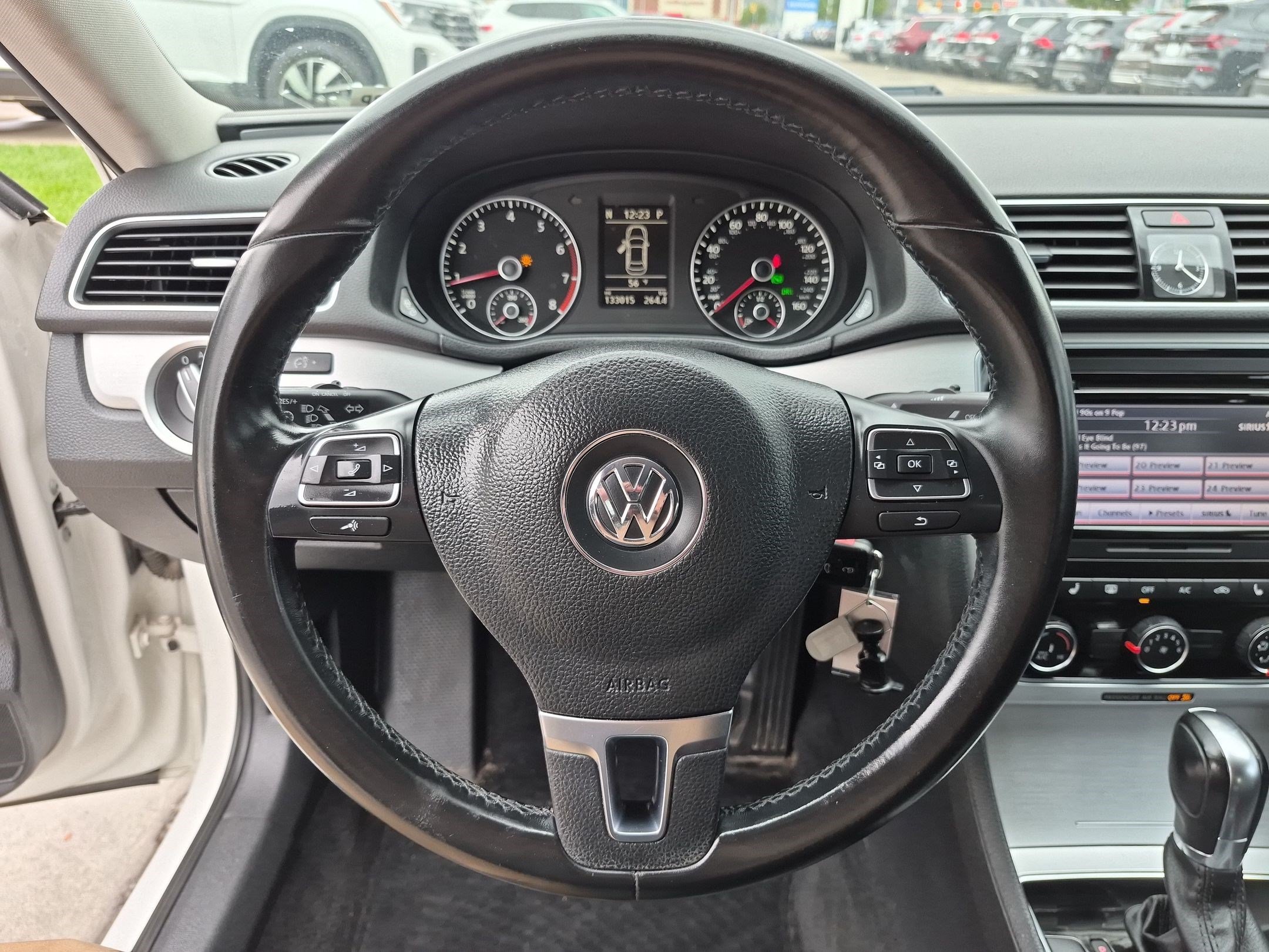 Used 2013 Candy White Volkswagen 2.5 SE image 15