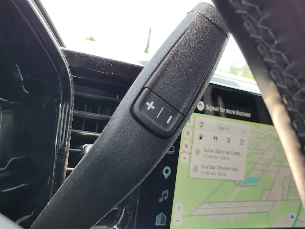 Used 2025 Summit White Chevrolet LT image 31