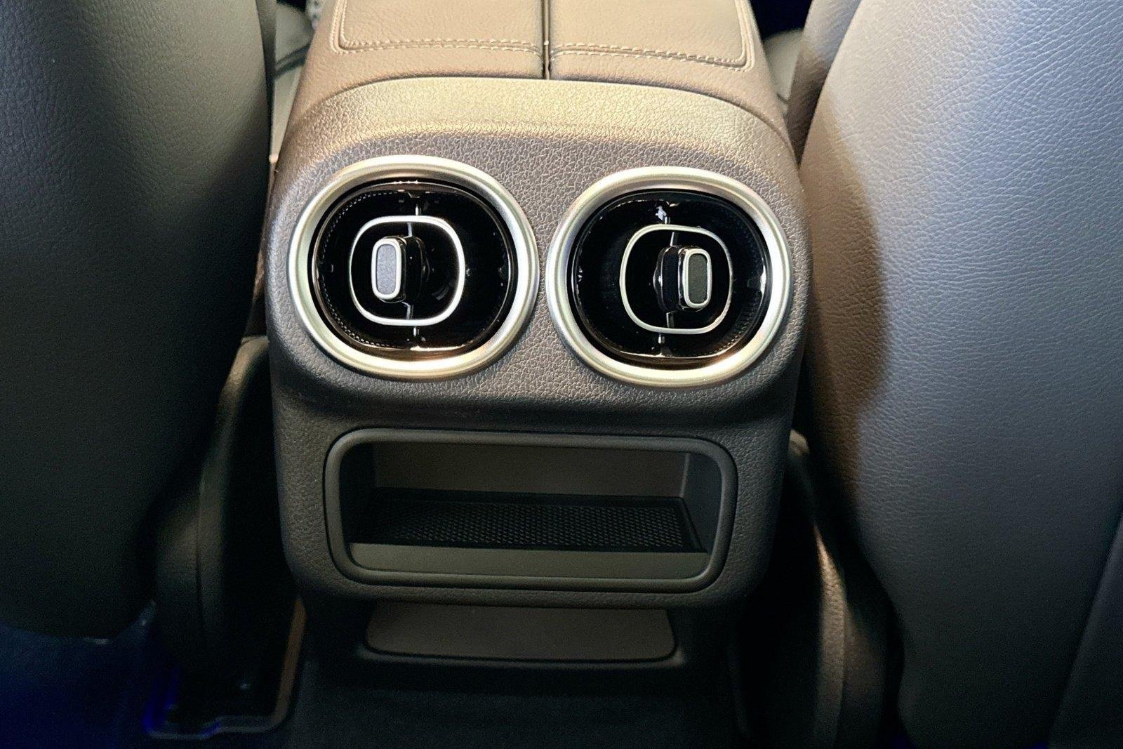New 2026 Polar White Mercedes-Benz GLC 300 image 23
