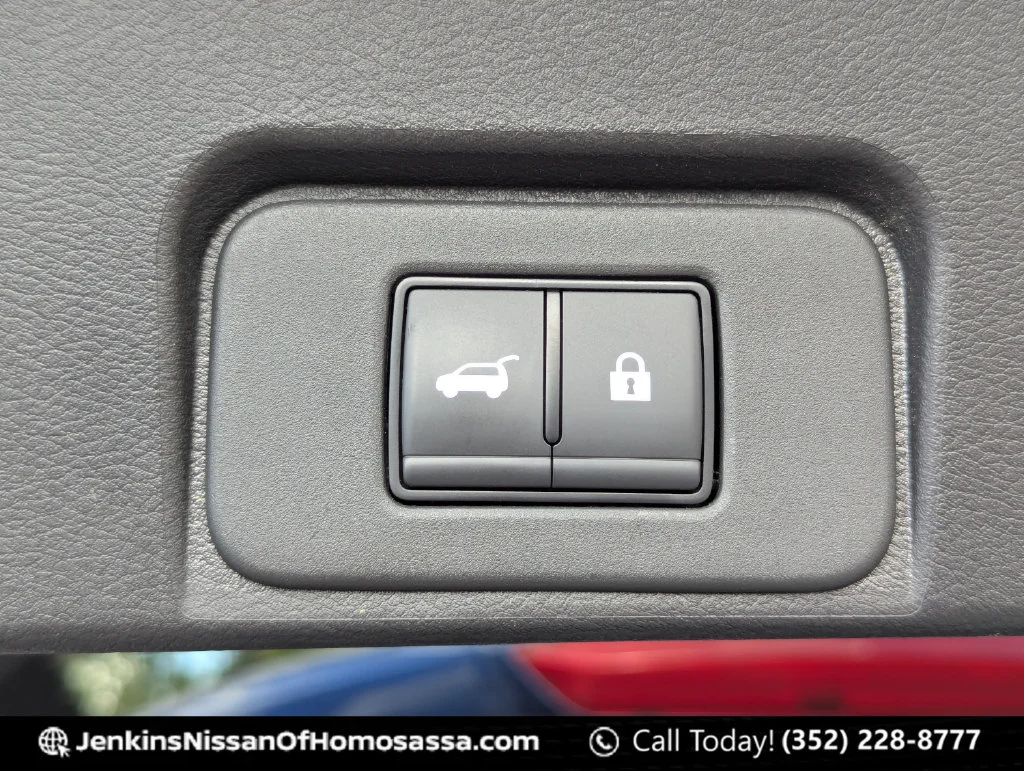 Used 2025 Blue Nissan SV image 21
