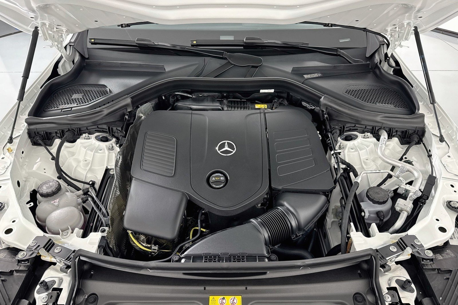 Certified Used 2026 Polar White Mercedes-Benz GLC 300 image 12