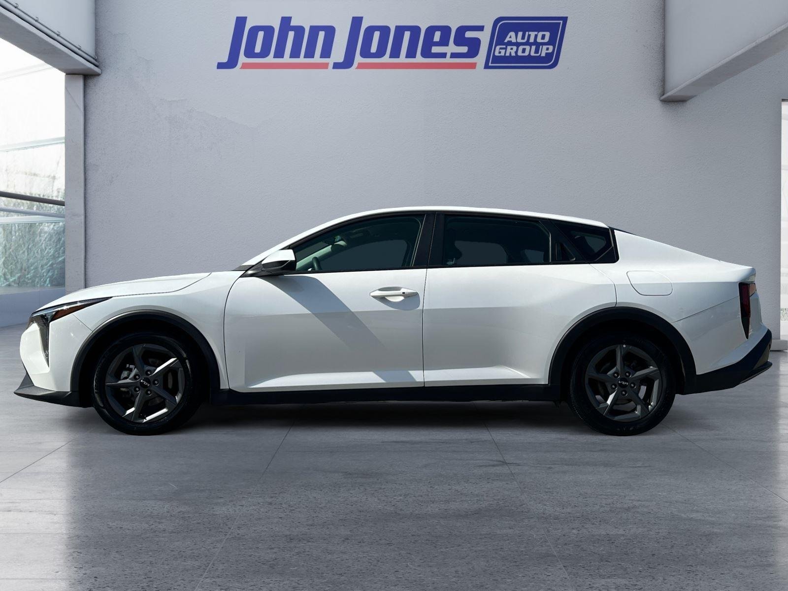 Used 2025 Snow White Pearl Kia LXS image 2
