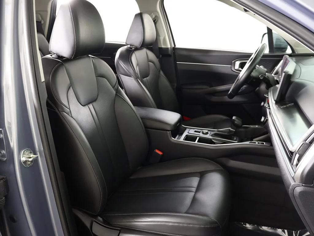 Used 2024 Silver Kia S image 30