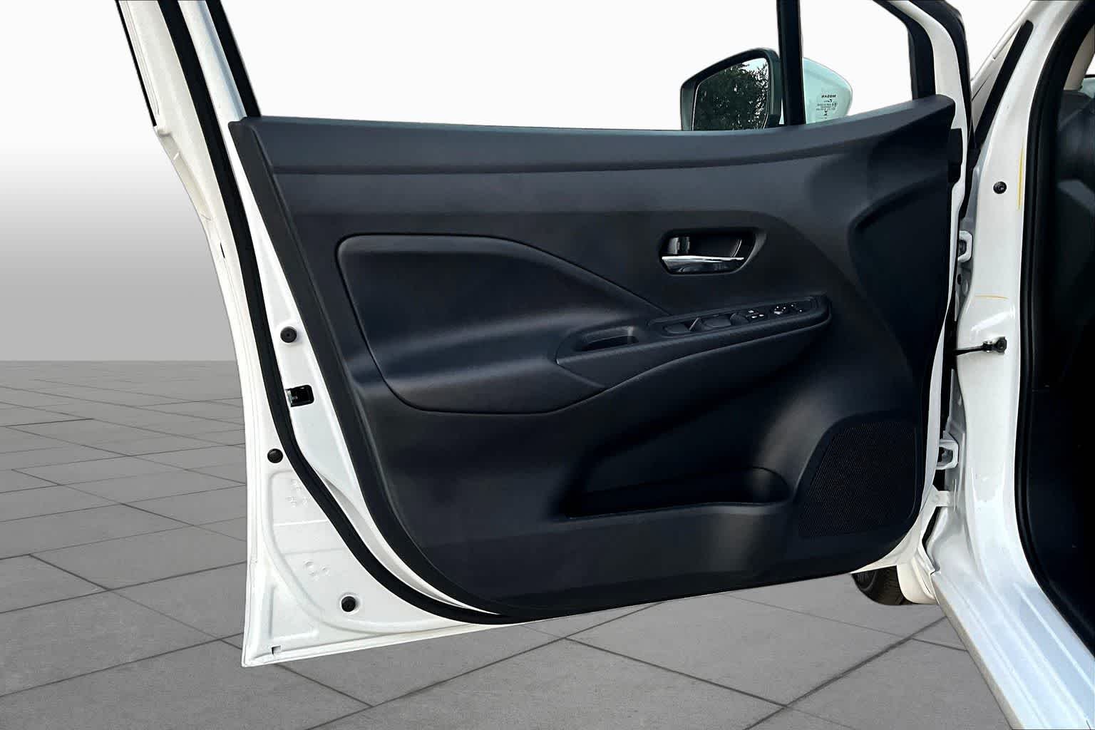 2025 Nissan Versa Sedan SV - Photo 13