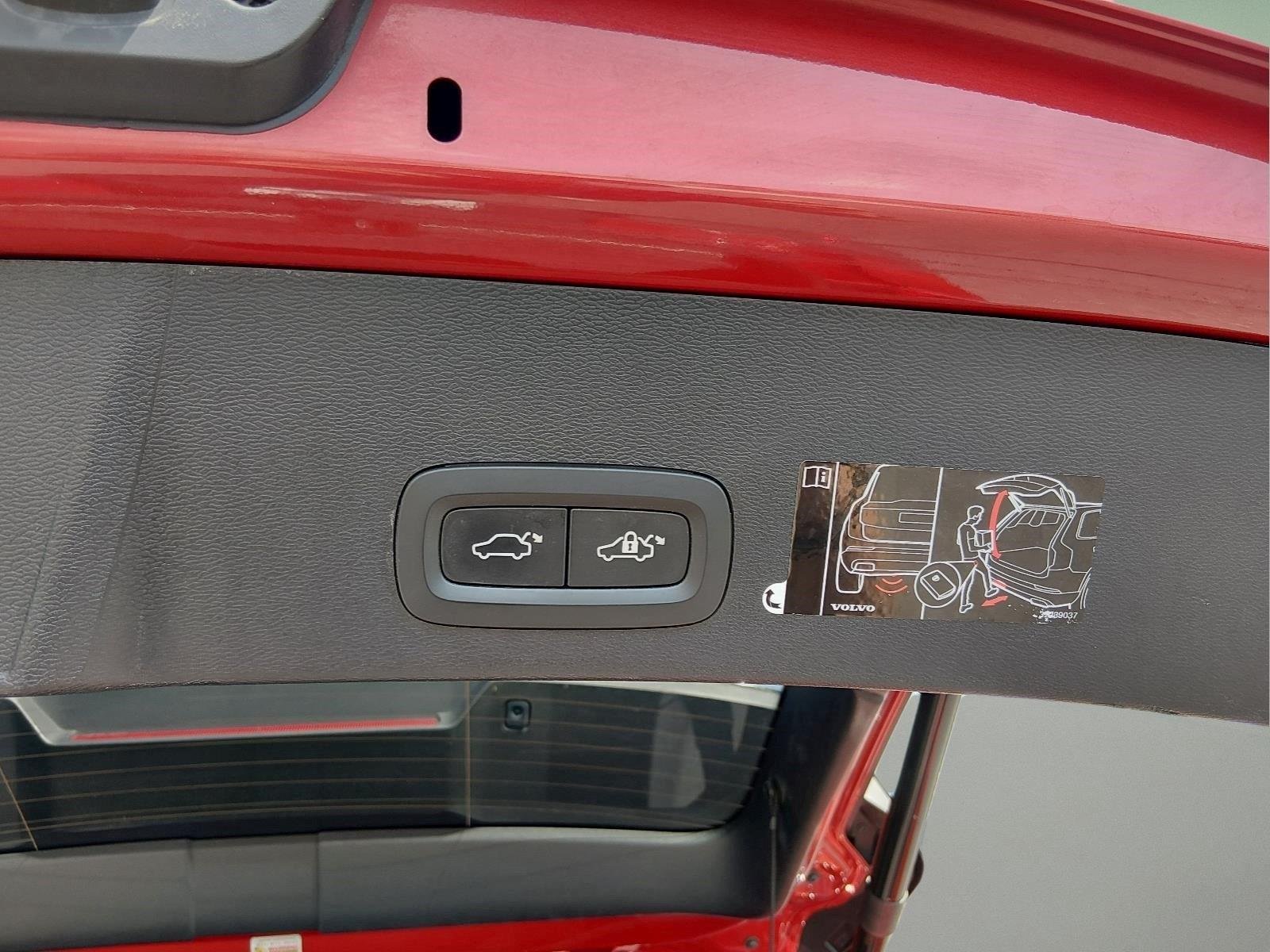 Used 2019 Fusion Red Metallic Volvo R-Design image 21