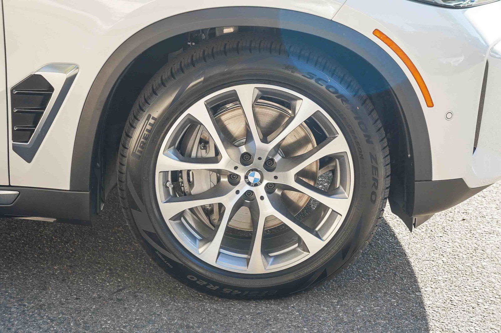 New 2026 Mineral White Metallic BMW xDrive50e image 10