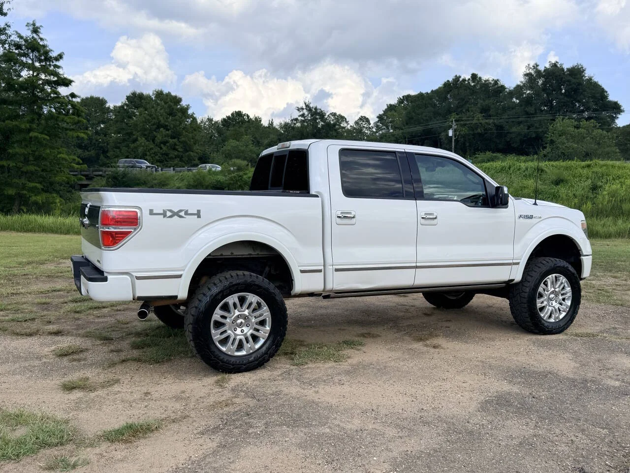Used 2013 White Ford Platinum 4x4 4dr SuperCrew Styleside 5.5 ft. SB image 5