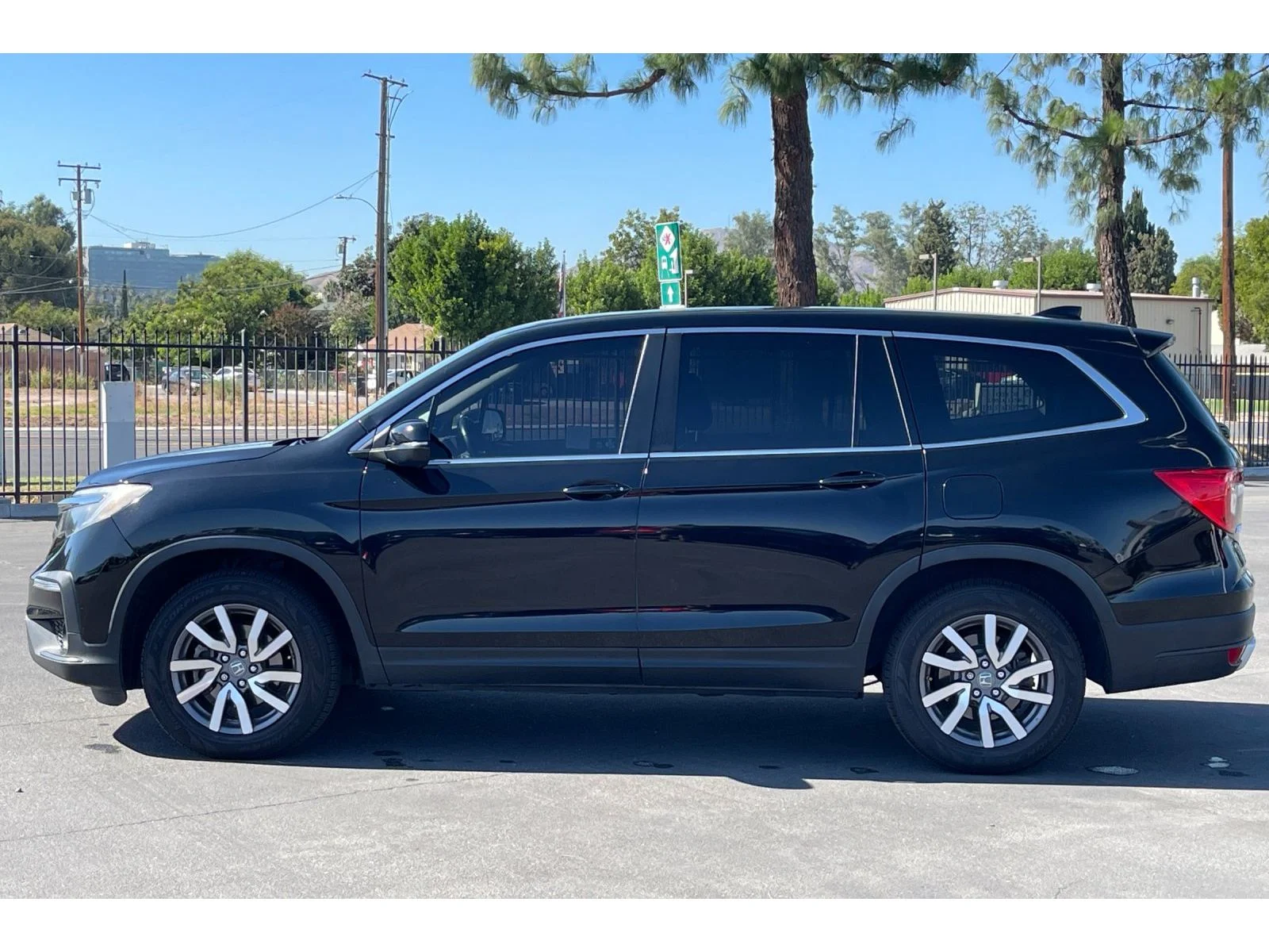 Used 2022 Crystal Black Pearl Honda EX-L image 2
