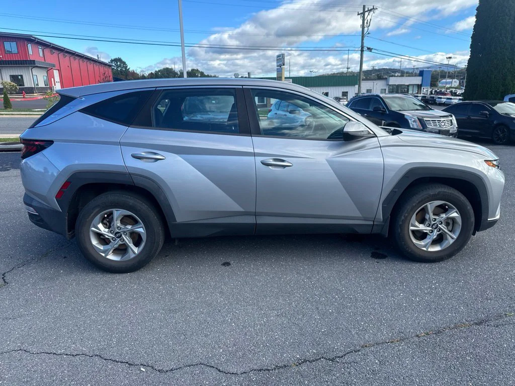 Used 2022 Shimmering Silver Hyundai SE image 2
