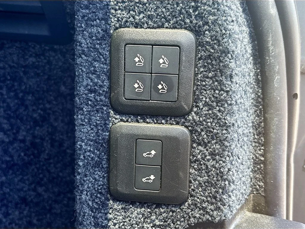 Used 2020 Fuji White Land Rover HSE image 15