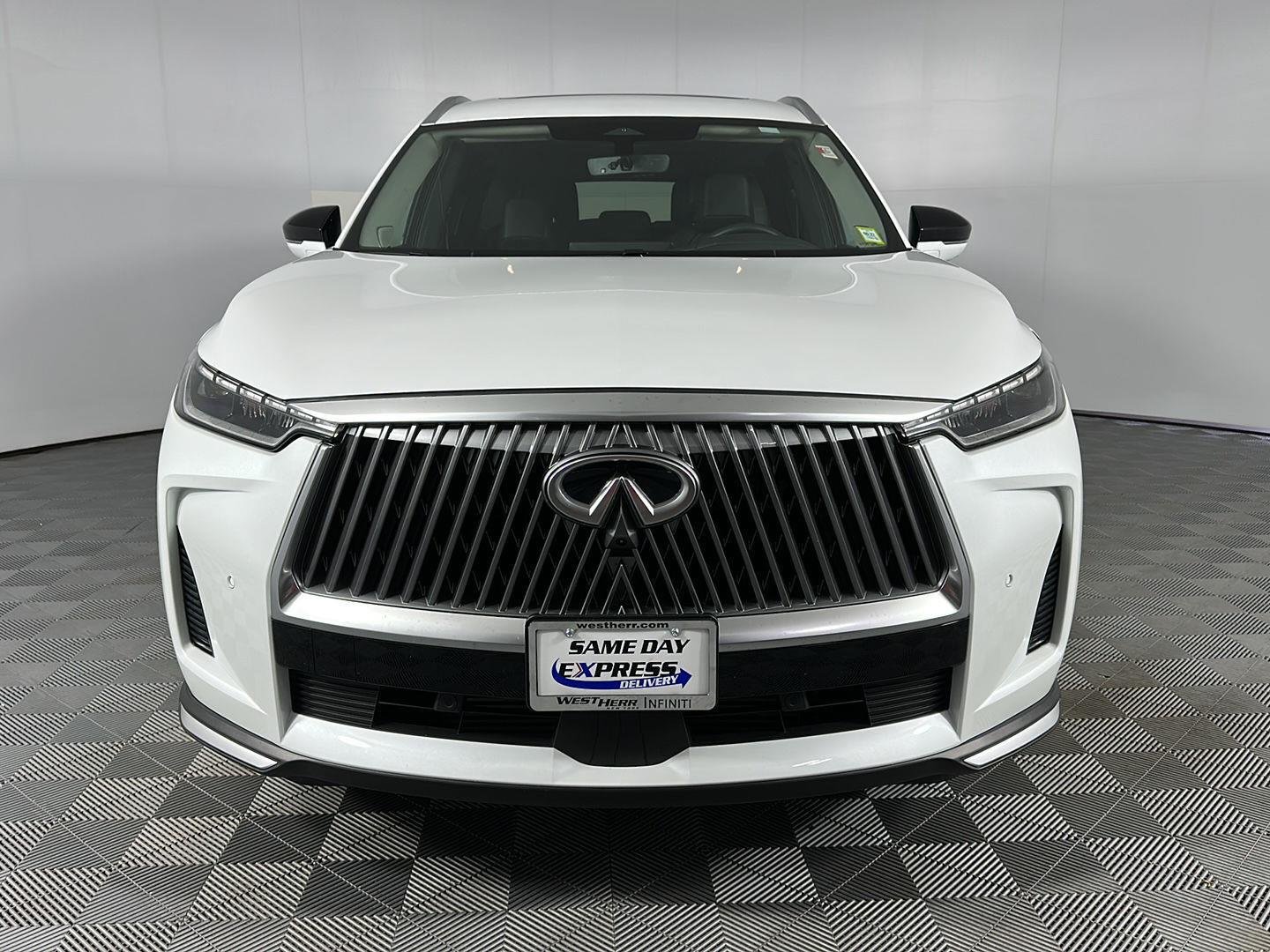 Used 2026 Radiant White INFINITI LUXE image 3