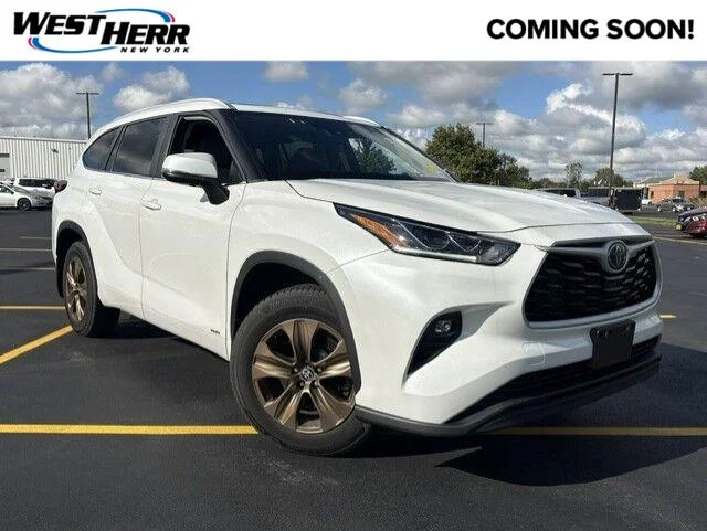 Used 2023 Wind Chill Pearl Toyota Bronze Edition image 1