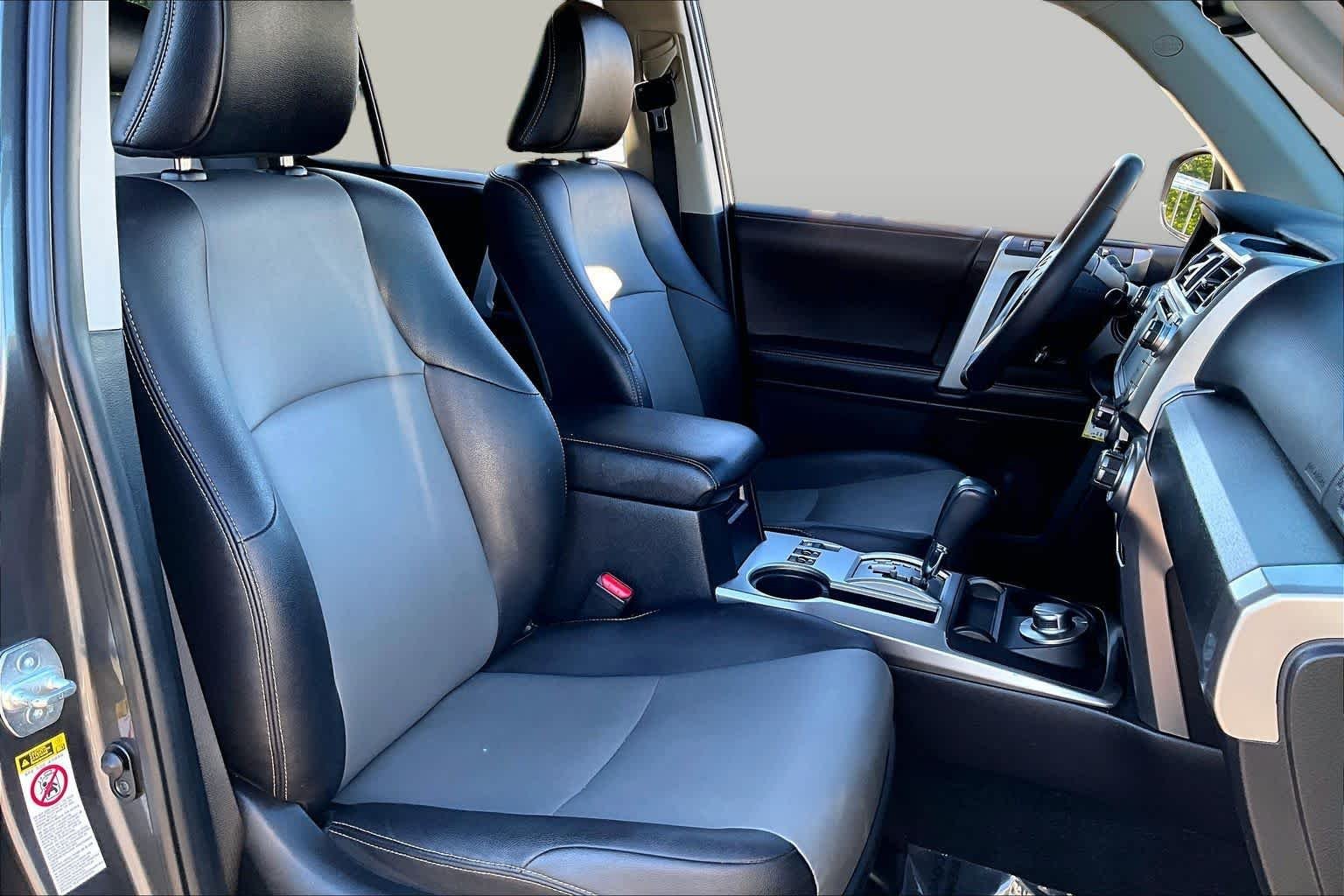 Used 2016 Magnetic Gray Metallic Toyota SR5 Premium image 8