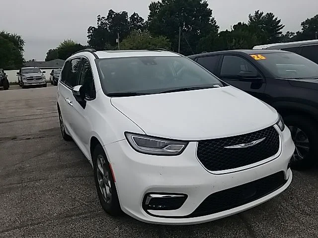 Used 2023 White Chrysler Limited image 6