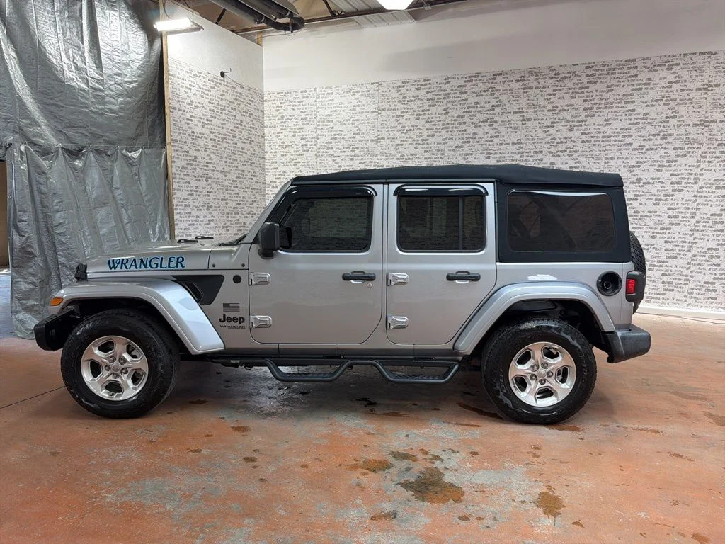 Used 2021 Silver Jeep Unlimited Sport image 4