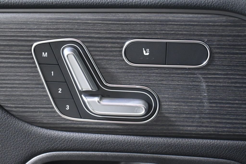 Used 2026 Night Black Mercedes-Benz GLB 250 image 26