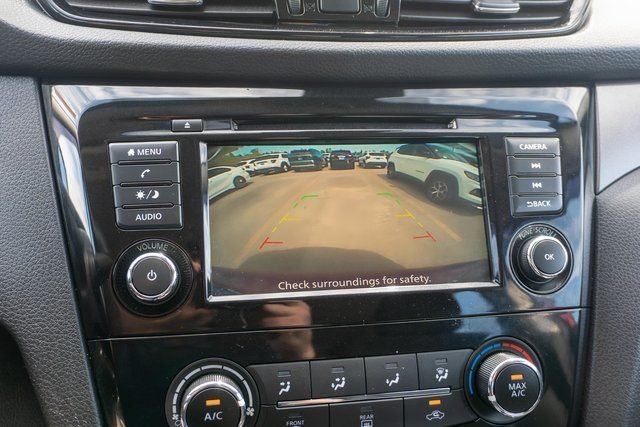 Used 2022 Red Nissan S image 23