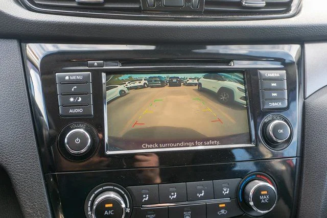 Used 2022 Red Nissan S image 23