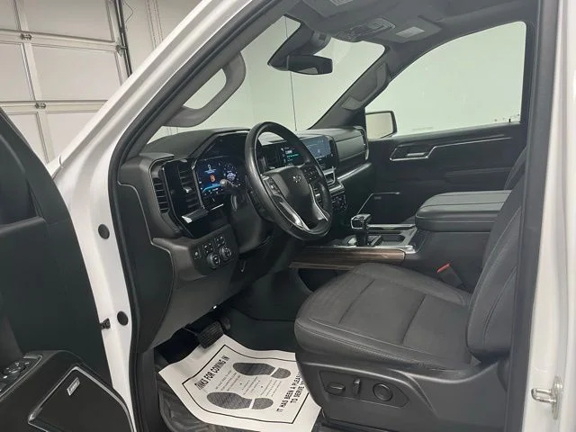 Used 2024 White Chevrolet RST image 18
