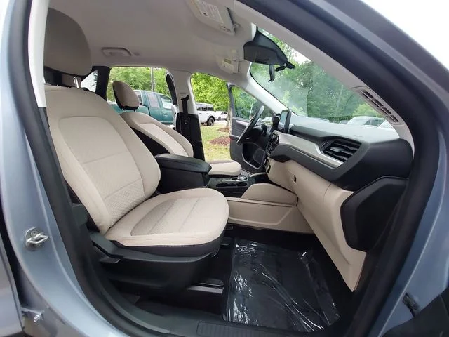 Used 2022 Blue Ford SE image 10