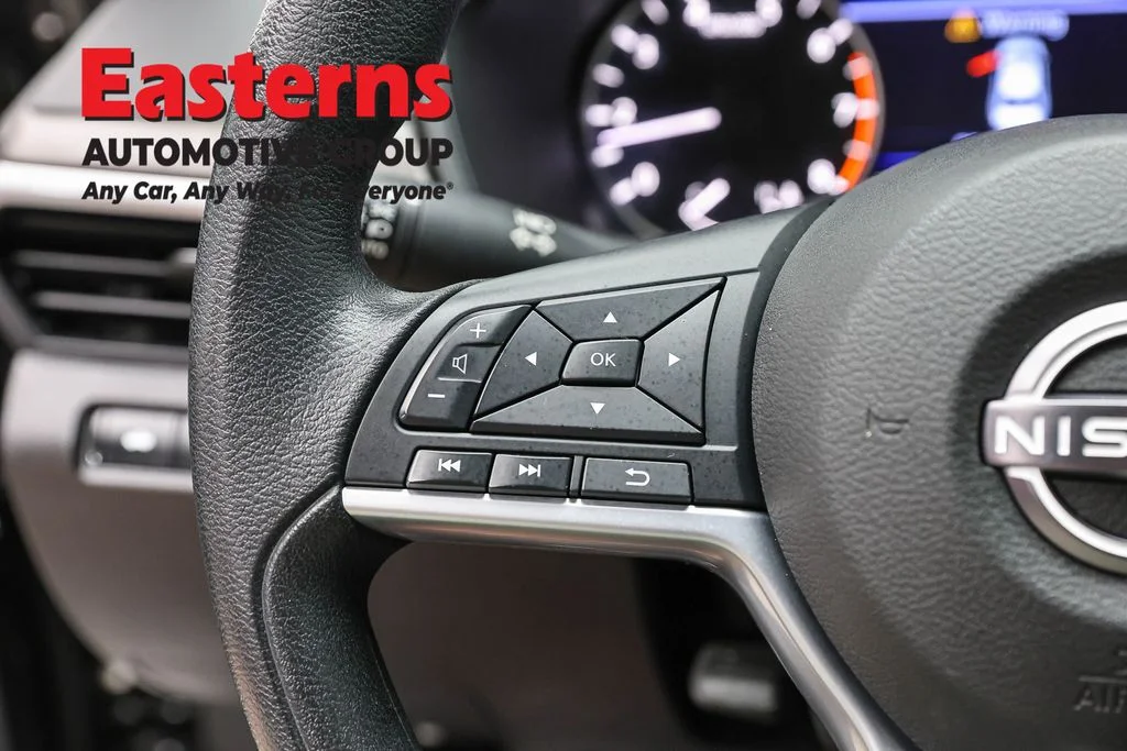 Used 2025 Black Nissan 2.5 SV image 14
