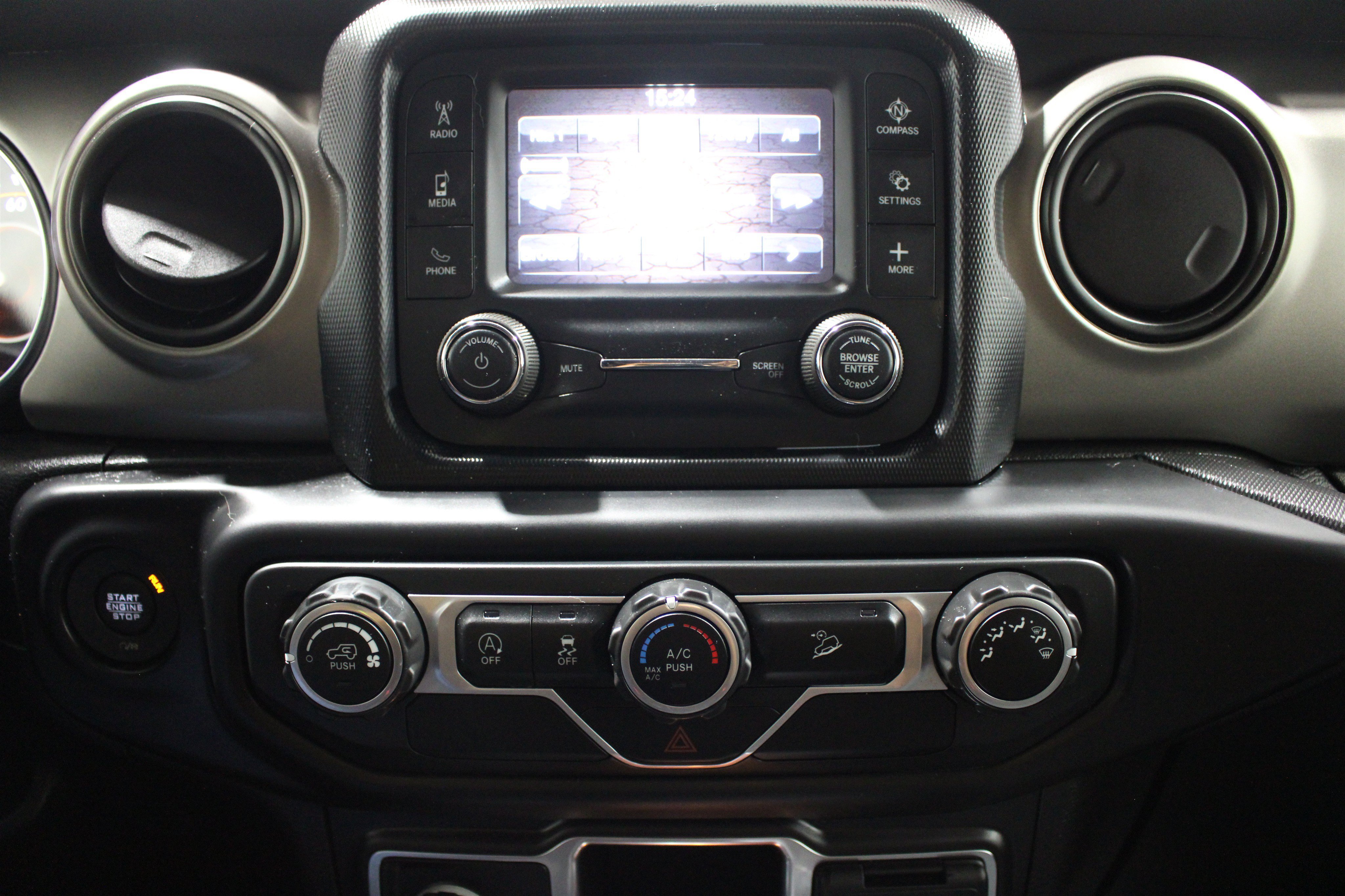 Used 2018 Punkn Metallic Clearcoat Jeep Sport image 13