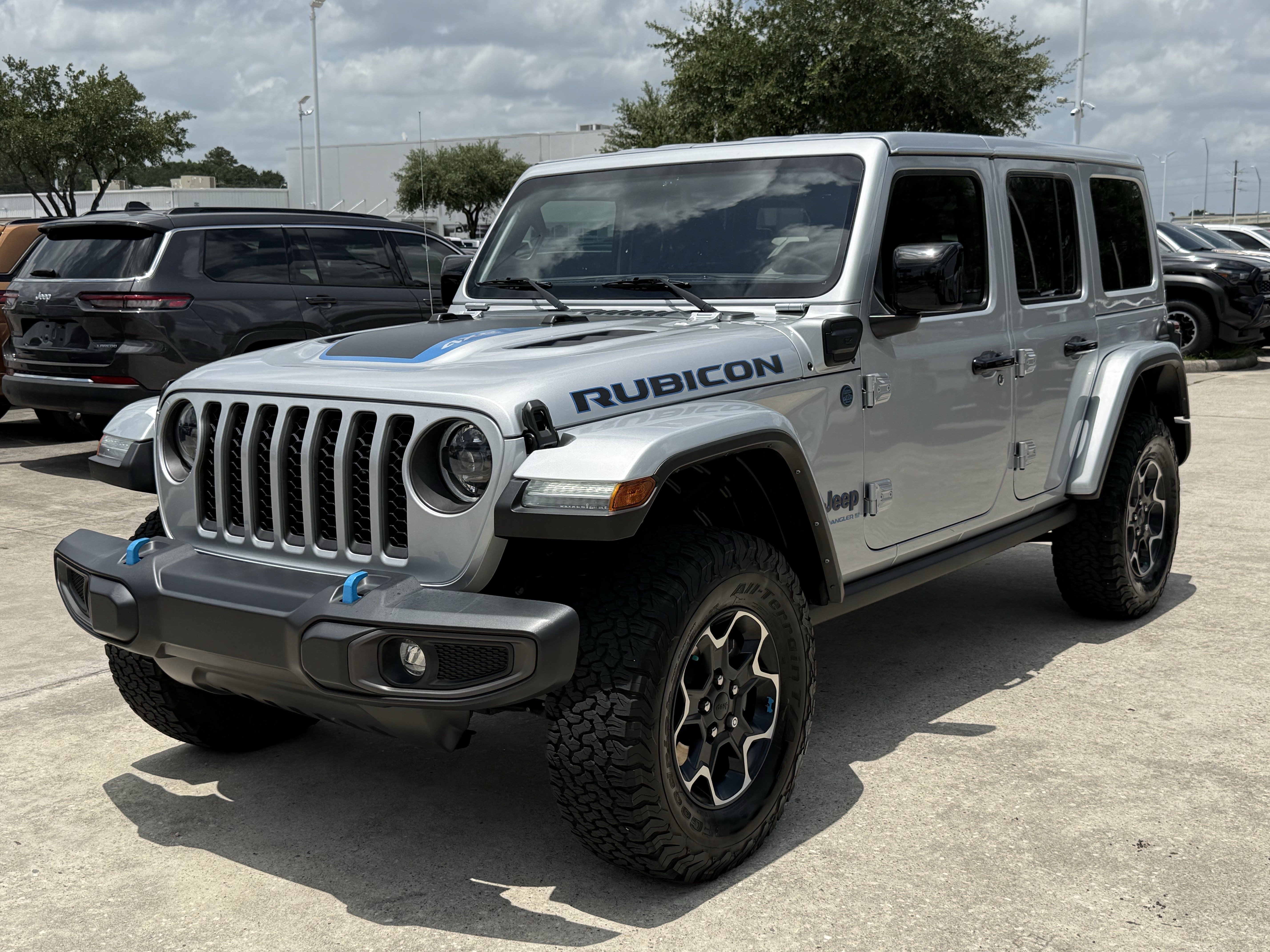 Used 2023 Silver Zynith Clearcoat Jeep  image 9