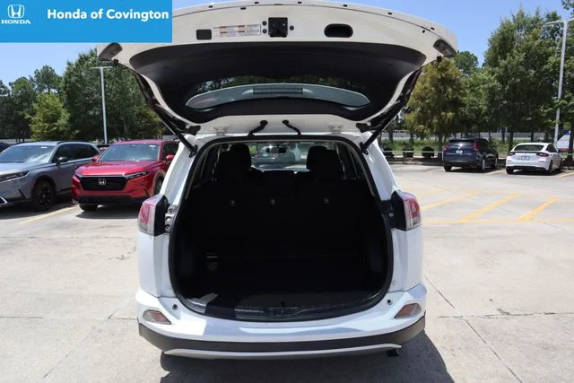 Used 2016 Super White Toyota XLE image 25