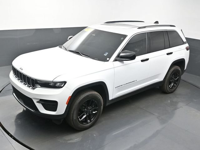 Used 2024 White Jeep Laredo X image 41